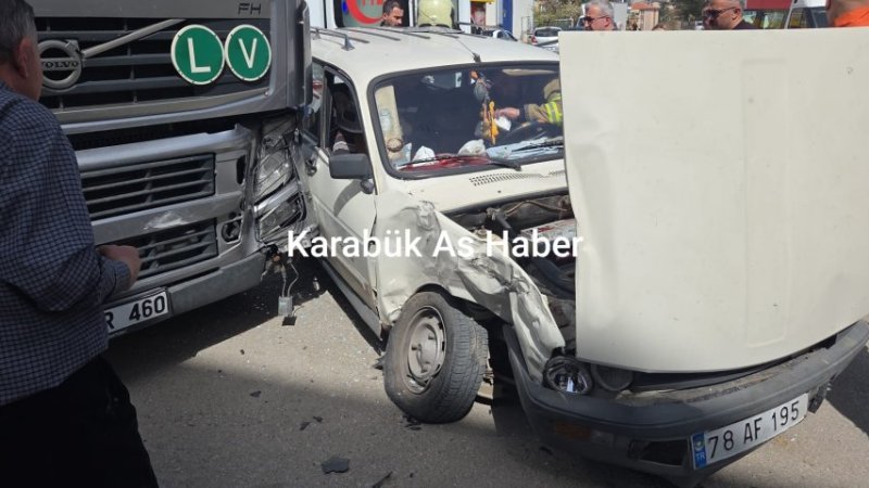 SAFRANBOLU'DA TIR VE OTOMOBİL ÇARPIŞTI