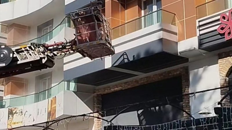 Yangın Çıkan Otel'de Bulunan Vatandaşlar Kurtarıldı.