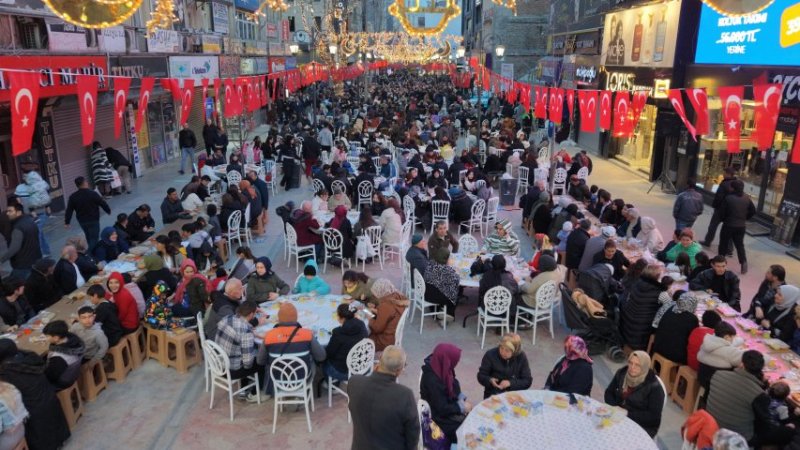 Karabük Belediyesi’nin İftarında Gönüller Aynı Sofrada Buluştu