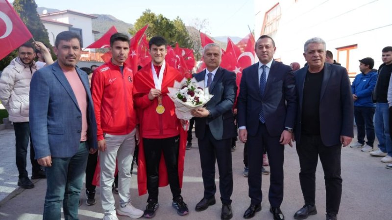 Dünya Şampiyonu Muhammet Arif Çenesiz’e Coşkulu Karşılama