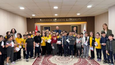 BELEDİYE BİNASI ÇOCUK SESLERİYLE ŞENLENDİ